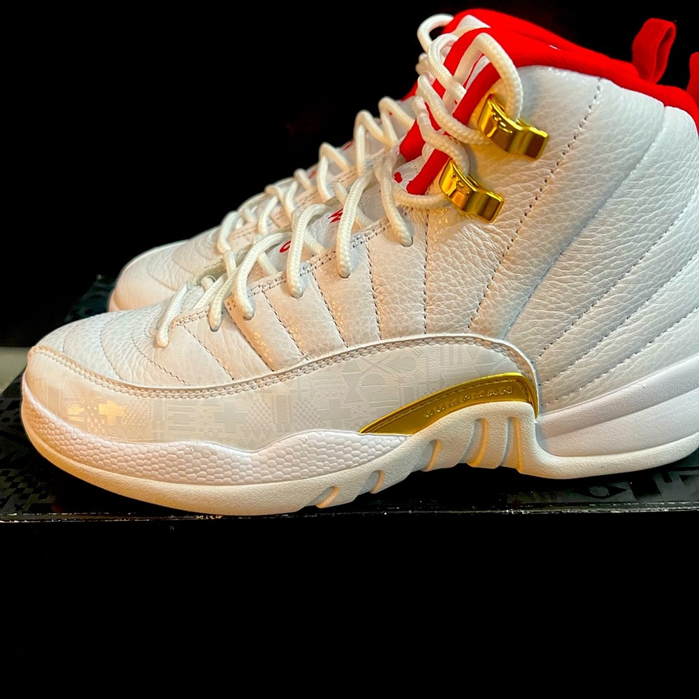 Jordan 12 size 7